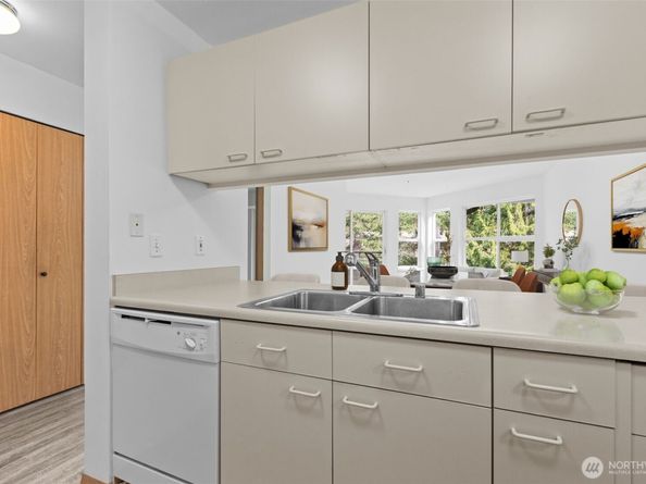 1822 152nd E308, Bellevue WA 98007