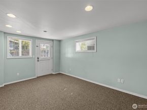 7842 Lake City Way NE, Seattle WA 98115