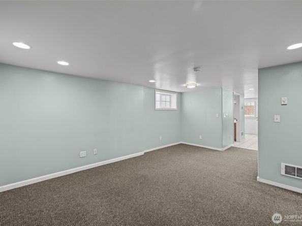 7842 Lake City Way NE, Seattle WA 98115