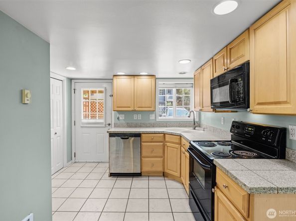 7842 Lake City Way NE, Seattle WA 98115