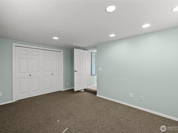 7842 Lake City Way NE, Seattle WA 98115