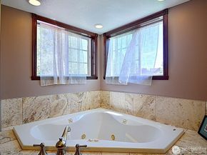 7842 Lake City Way NE, Seattle WA 98115