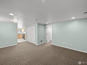 7842 Lake City Way NE, Seattle WA 98115