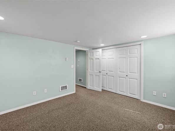 7842 Lake City Way NE, Seattle WA 98115