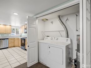 7842 Lake City Way NE, Seattle WA 98115