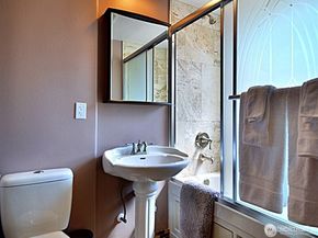 7842 Lake City Way NE, Seattle WA 98115
