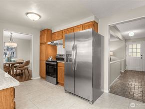 11516 Bartlett Avenue NE, Seattle WA 98125