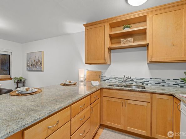 6423 Sand Point Way NE, Seattle WA 98115