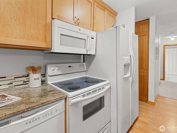 6423 Sand Point Way NE, Seattle WA 98115