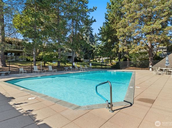 6423 Sand Point Way NE, Seattle WA 98115