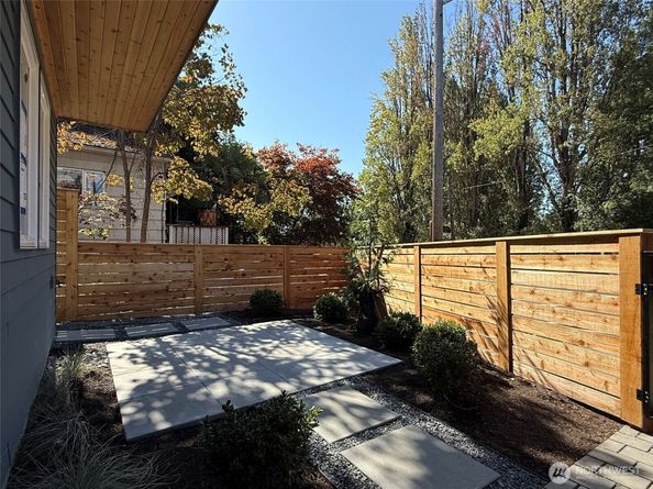 7044 15th Avenue NE, Seattle WA 98115