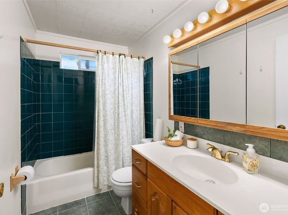 8665 Springridge Road NE, Bainbridge Island WA 98110