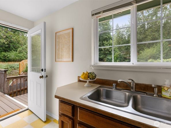 8665 Springridge Road NE, Bainbridge Island WA 98110