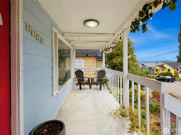 1226 9th Street, Bremerton WA 98337
