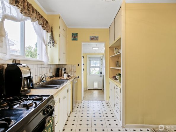 1226 9th Street, Bremerton WA 98337