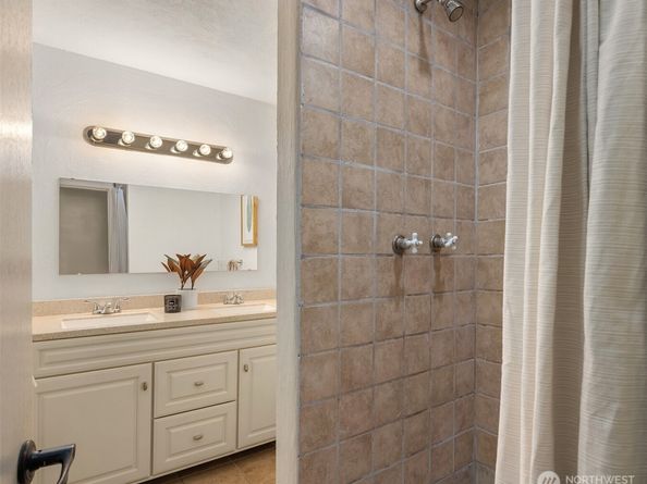 6333 Sand Point Way NE, Seattle WA 98115