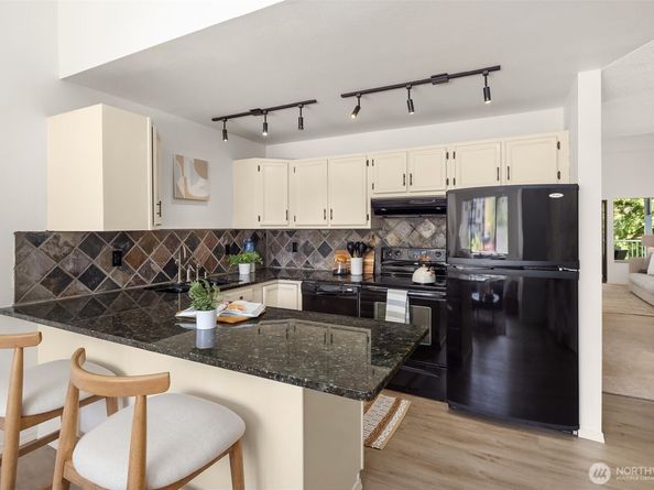 6333 Sand Point Way NE, Seattle WA 98115