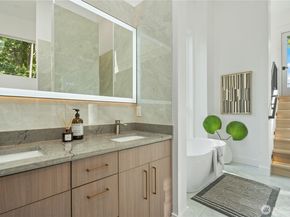 11905 89th Ave NE, Kirkland WA 98034