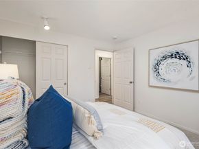 7207 210th Street SW 202, Edmonds WA 98026