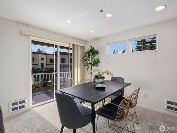 7207 210th Street SW 202, Edmonds WA 98026