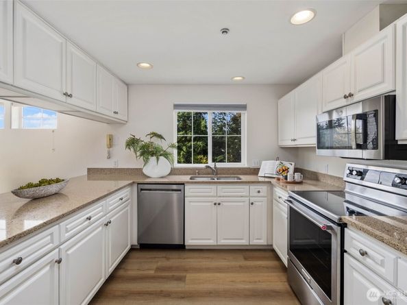 7207 210th Street SW 202, Edmonds WA 98026