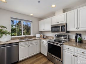 7207 210th Street SW 202, Edmonds WA 98026