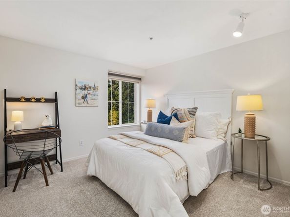 7207 210th Street SW 202, Edmonds WA 98026