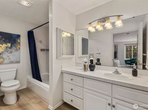 7207 210th Street SW 202, Edmonds WA 98026