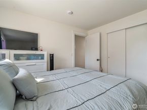 22942 105th Avenue SE, Kent WA 98030