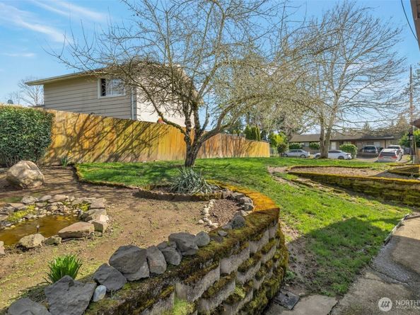 22942 105th Avenue SE, Kent WA 98030