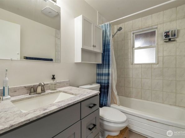 22942 105th Avenue SE, Kent WA 98030