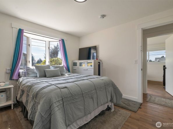22942 105th Avenue SE, Kent WA 98030