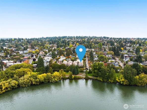 7700 E Green Lake Drive N D13, Seattle WA 98103