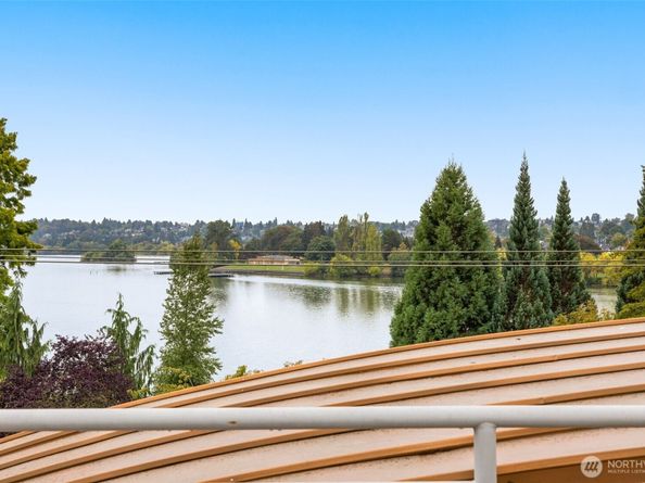 7700 E Green Lake Drive N D13, Seattle WA 98103