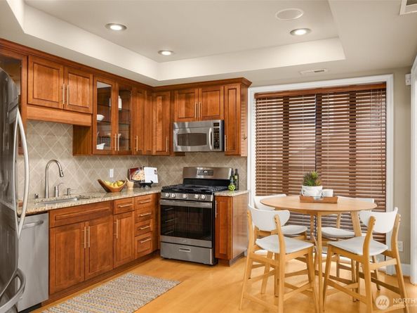 7700 E Green Lake Drive N D13, Seattle WA 98103