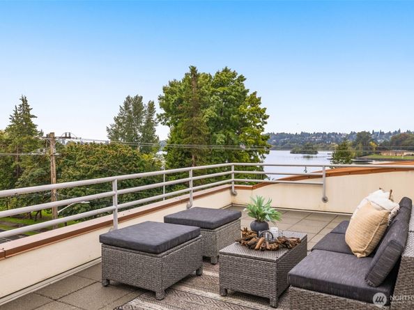 7700 E Green Lake Drive N D13, Seattle WA 98103