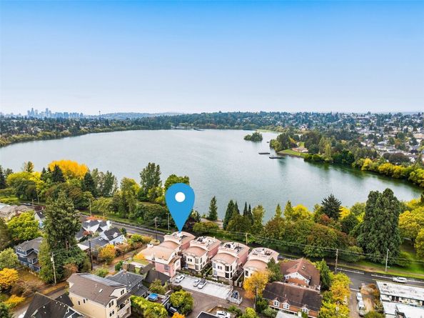 7700 E Green Lake Drive N D13, Seattle WA 98103