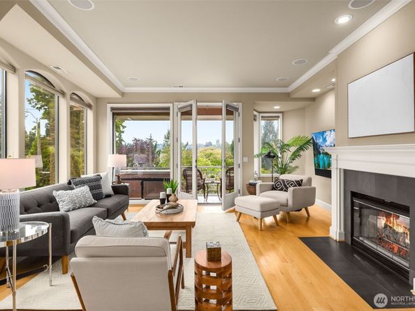 7700 E Green Lake Drive N D13, Seattle WA 98103