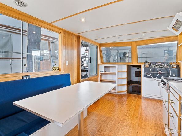 2401 N Northlake Way, Seattle WA 98103