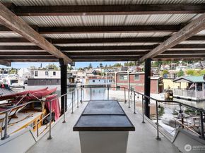 2401 N Northlake Way, Seattle WA 98103