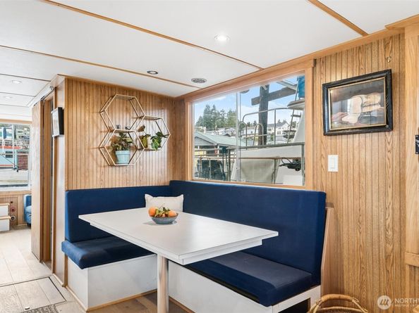 2401 N Northlake Way, Seattle WA 98103