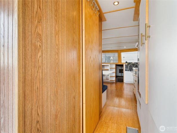 2401 N Northlake Way, Seattle WA 98103