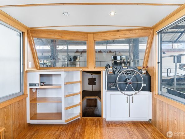 2401 N Northlake Way, Seattle WA 98103
