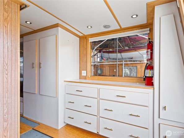 2401 N Northlake Way, Seattle WA 98103