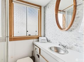 2401 N Northlake Way, Seattle WA 98103