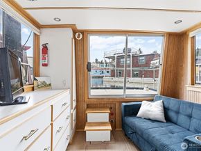 2401 N Northlake Way, Seattle WA 98103