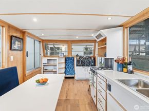 2401 N Northlake Way, Seattle WA 98103