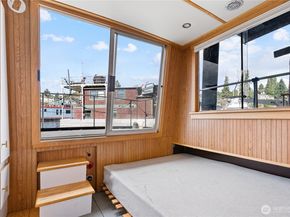 2401 N Northlake Way, Seattle WA 98103
