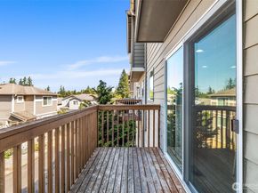 15623 44th Place W Unit B, Lynnwood WA 98087