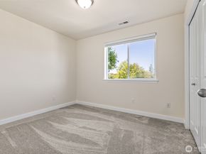 15623 44th Place W Unit B, Lynnwood WA 98087